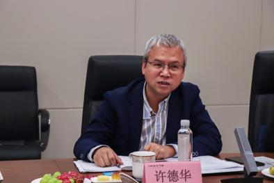 地大伟德BETVLCTOR体育官网党委书记许德华介绍学院情况